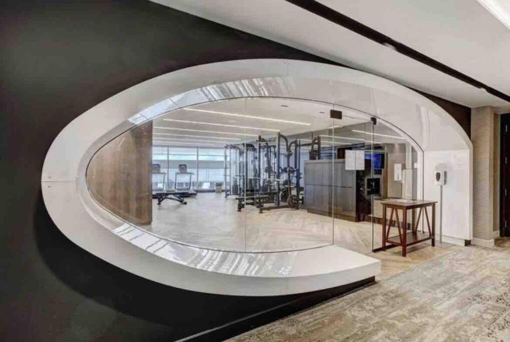 Mind Blowing City View - 2 Beds - Pool & Spa - Downtown Montreal Exterior foto