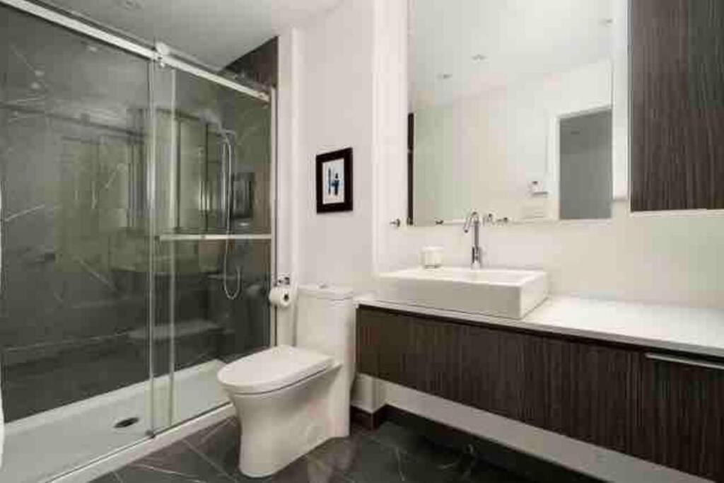 Mind Blowing City View - 2 Beds - Pool & Spa - Downtown Montreal Exterior foto