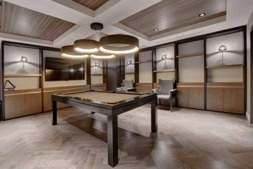 Mind Blowing City View - 2 Beds - Pool & Spa - Downtown Montreal Exterior foto