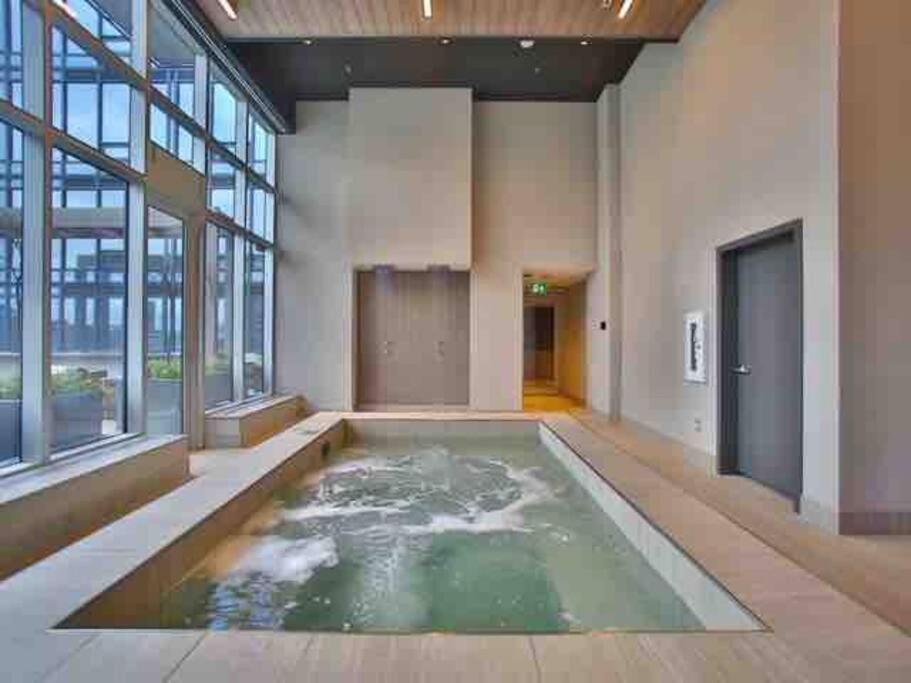 Mind Blowing City View - 2 Beds - Pool & Spa - Downtown Montreal Exterior foto