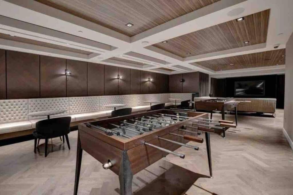 Mind Blowing City View - 2 Beds - Pool & Spa - Downtown Montreal Exterior foto